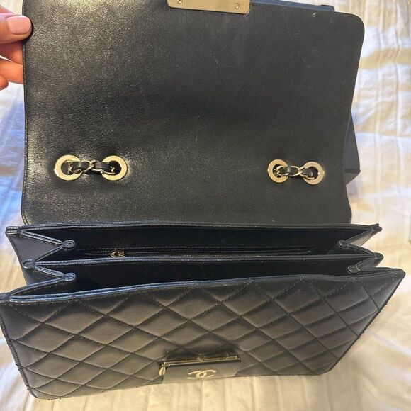 Chanel large beauty lock Flap bag - Picture 6 of 7